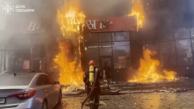 Video thumbnail for Ukraine: Russian strike injures 11 in Odesa daytime attack, children among injured