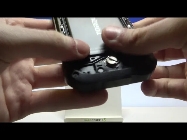 Video thumbnail for Remove Battery in KYOCERA Torque G03 – Phone Back Cover