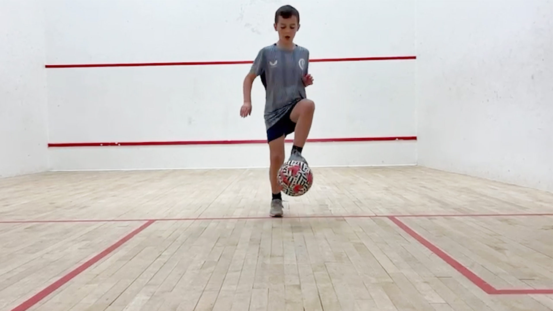 Video thumbnail for Most football hotstepper ball control tricks in one minute - 95 by James Taylor