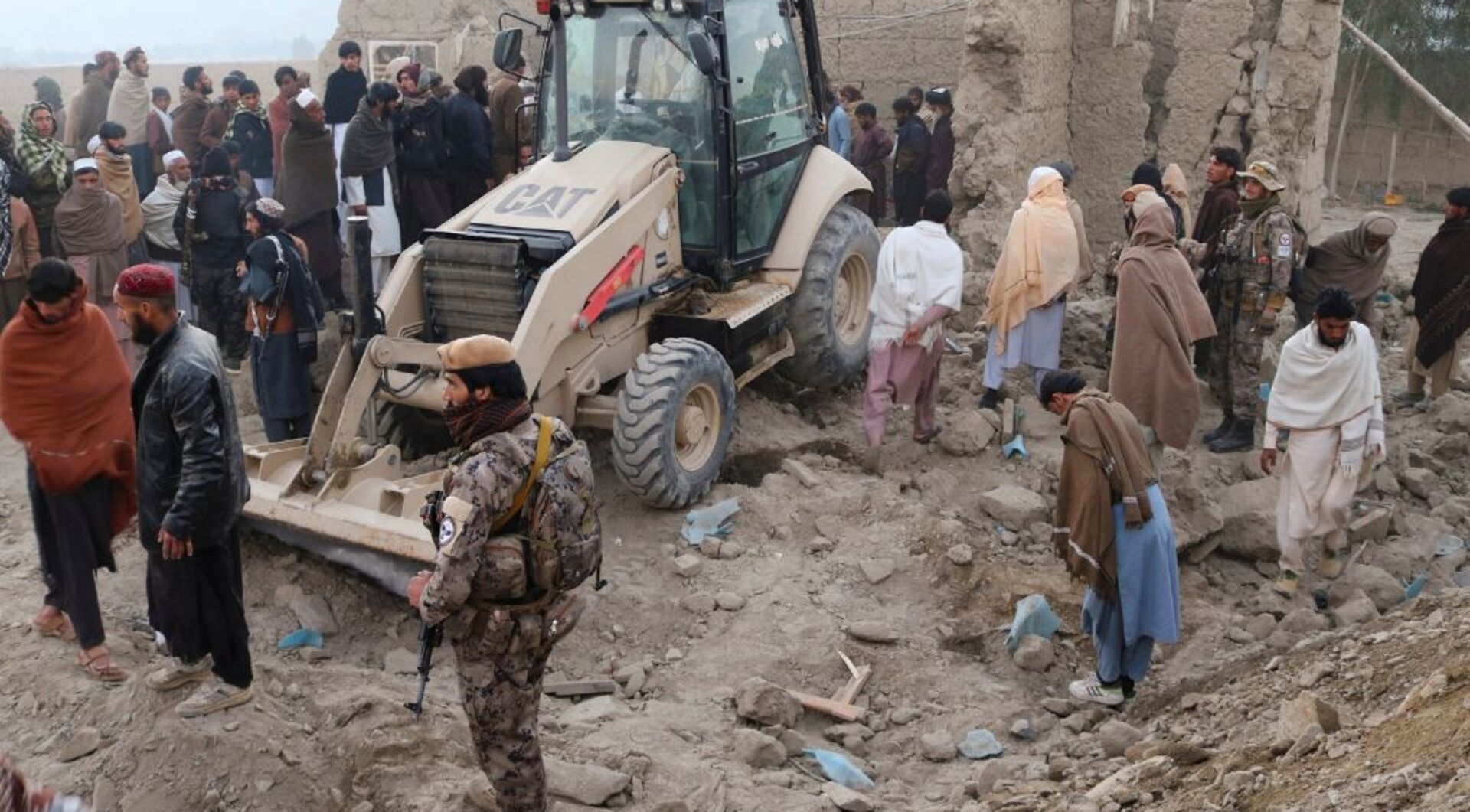 Video thumbnail for Afghanistan promises ‘appropriate response’ after deadly Pakistani strikes