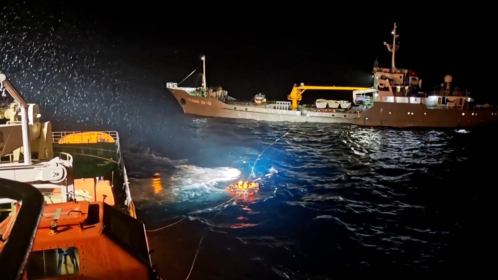 Video thumbnail for 46 people rescued from sunken ship in South China Sea