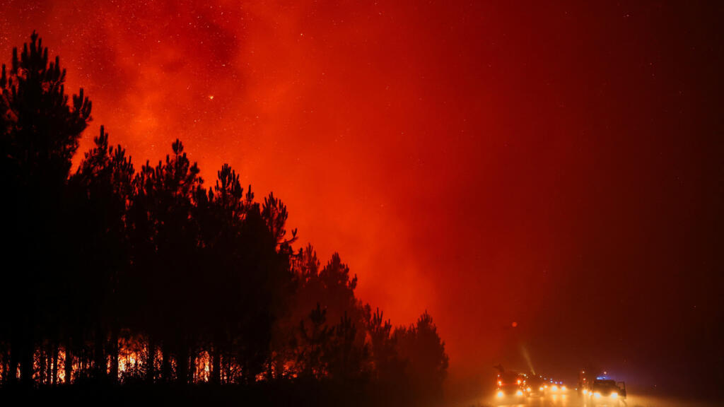 Video thumbnail for Fires in France: 42,000 hectares burnt, 220,000 people evacuated