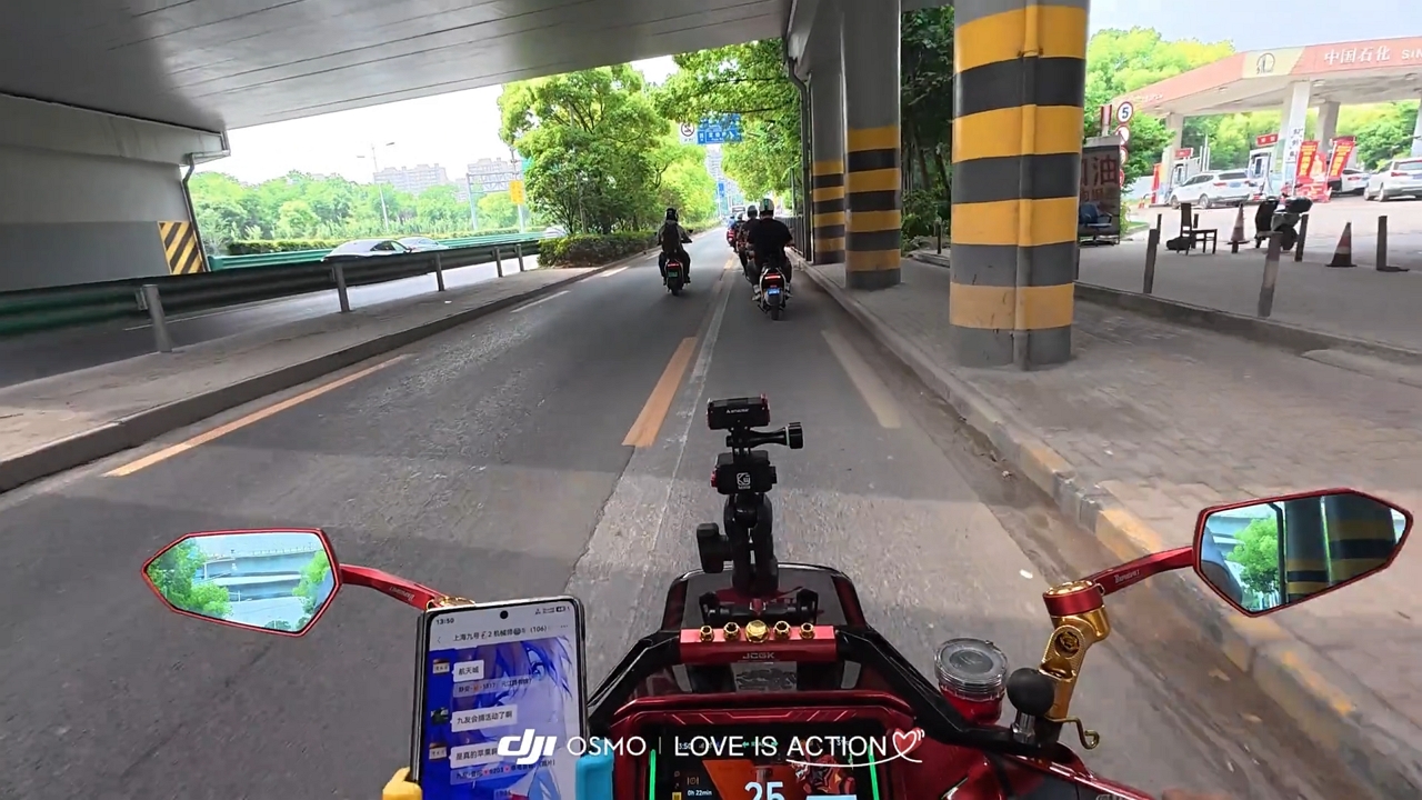 Video thumbnail for Motorcyclist Crashes Into Barrier After Missed Turn in Shanghai
