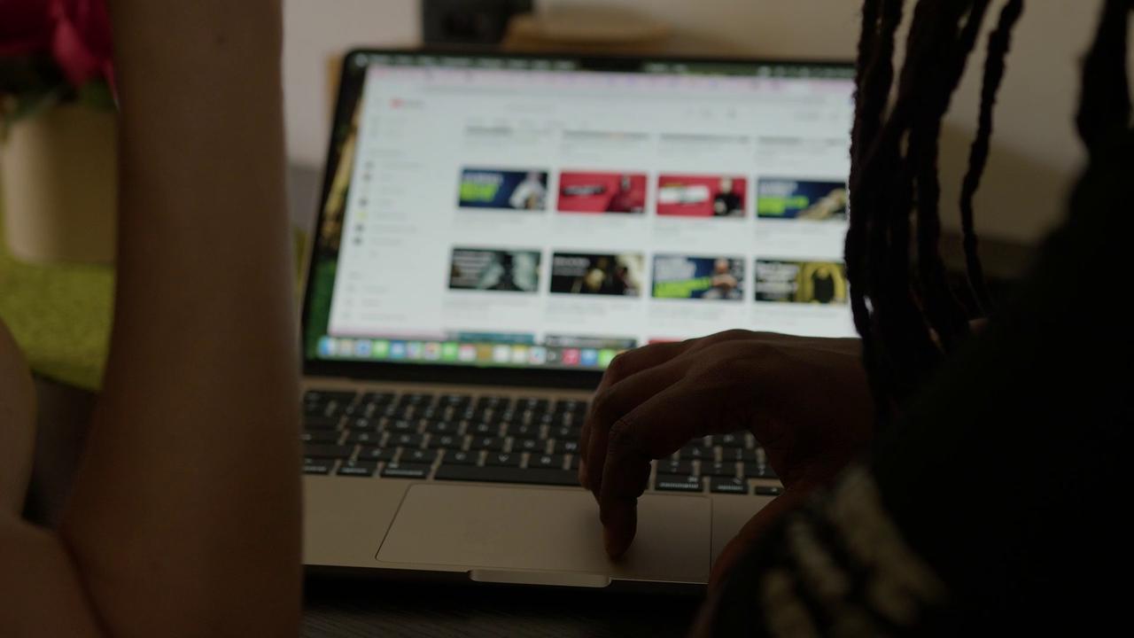 Video thumbnail for Côte d'Ivoire: How digital transformation is offering a highway for African women.