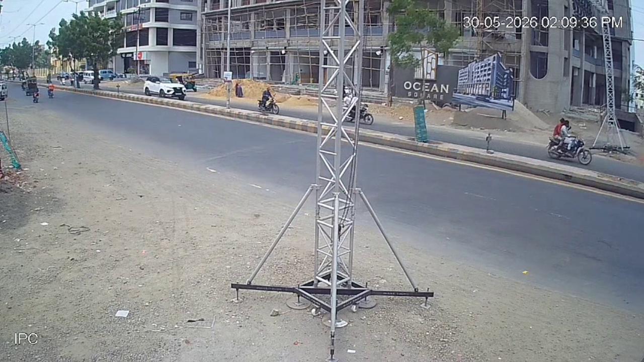 Video thumbnail for India: Motorists Narrowly Escape as Strong Winds Bring Down Giant Hoarding in Jamnagar.