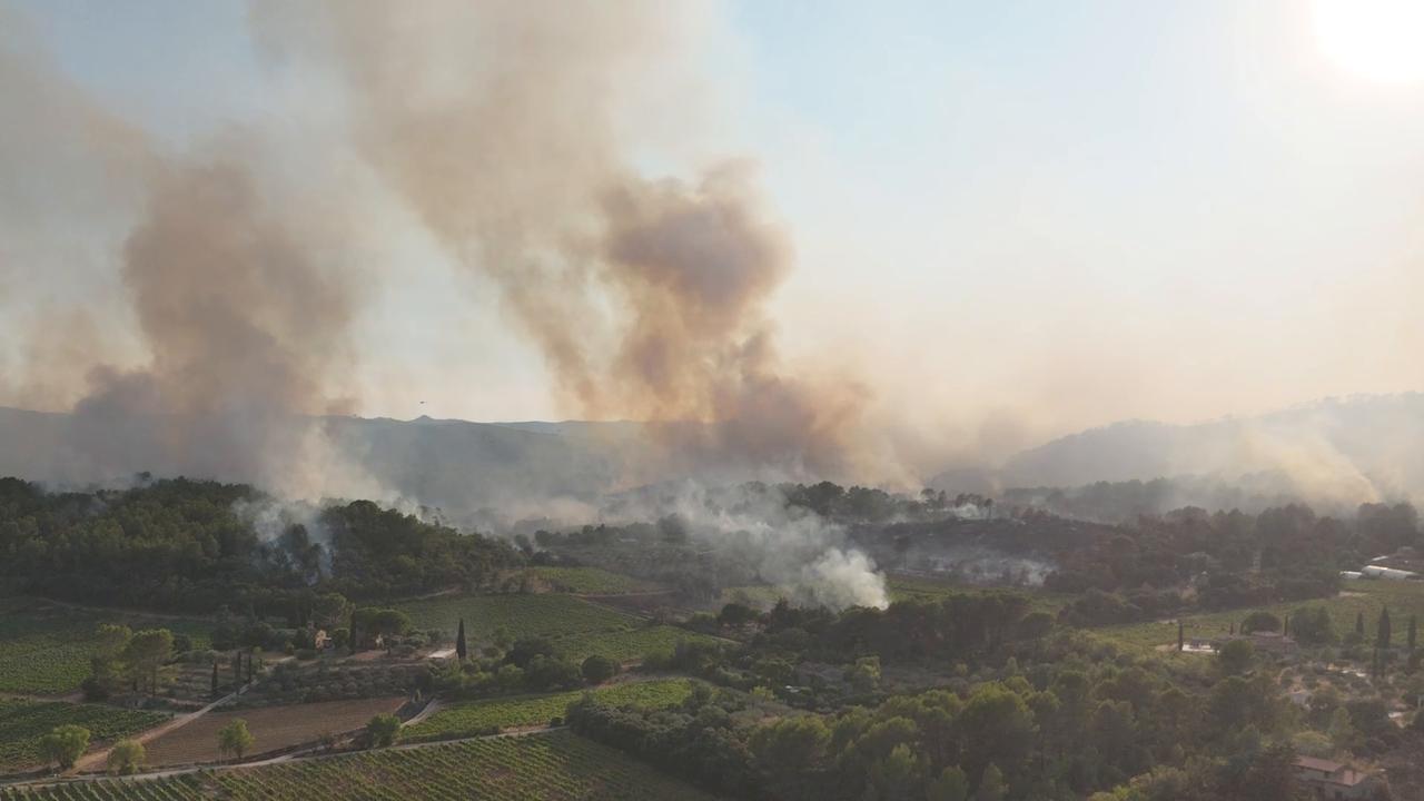 Video thumbnail for France: DRONE - Firefighters battle wildfire in southern France's Cotignac.