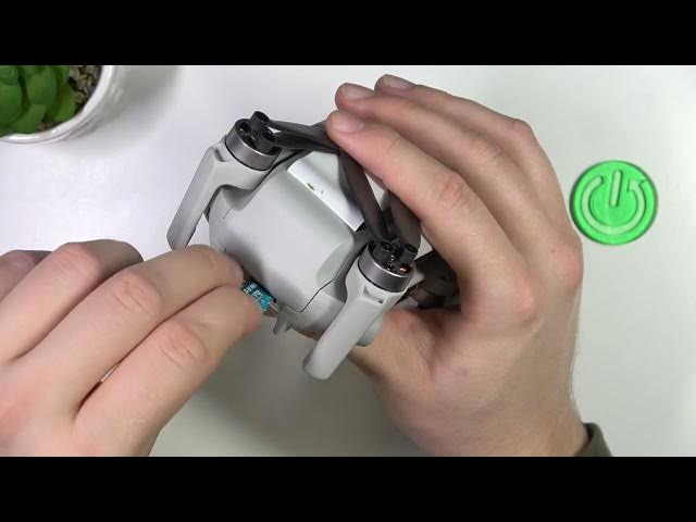 Video thumbnail for How to Input SD Card into DJI Mavic Mini?