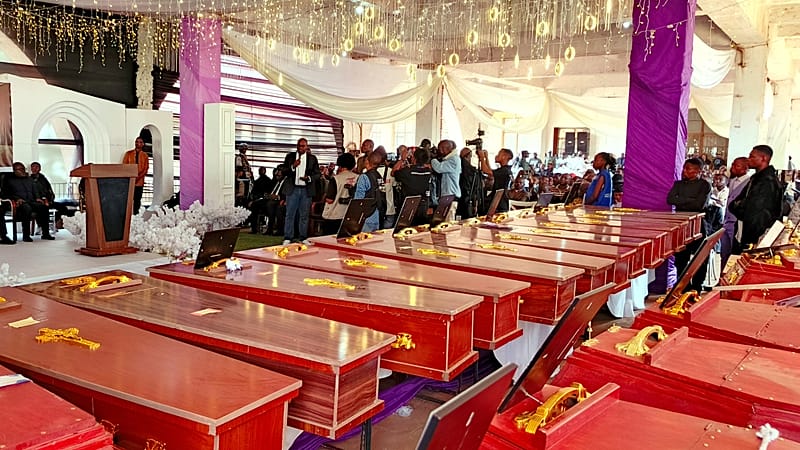 Video thumbnail for Families of victims of a deadly fire in DR Congo gather at a morgue ahead of mass funeral