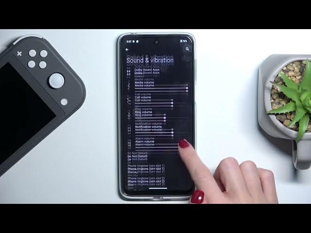 Video thumbnail for How to Manage Charging Sounds and Vibrations on MOTOROLA Moto G13