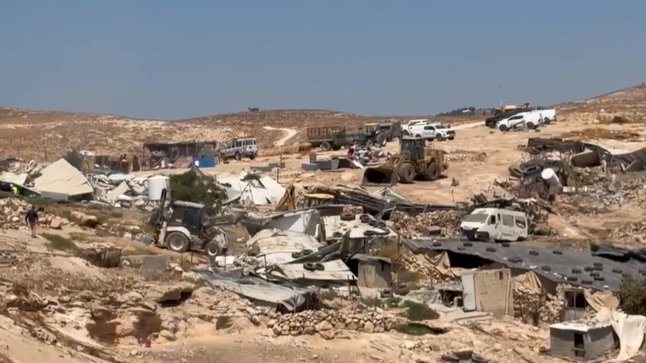Video thumbnail for Palestine: TEBBAN - İsrail, işgal altındaki Batı Şeria'da Filistinlilere ait yapıları ve su kuyularını yıkmaya