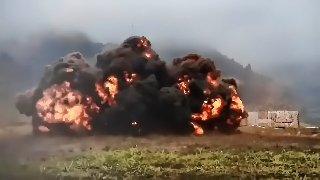 'Video thumbnail for U.S. Army 25th Infantry Division Makes A Hole'