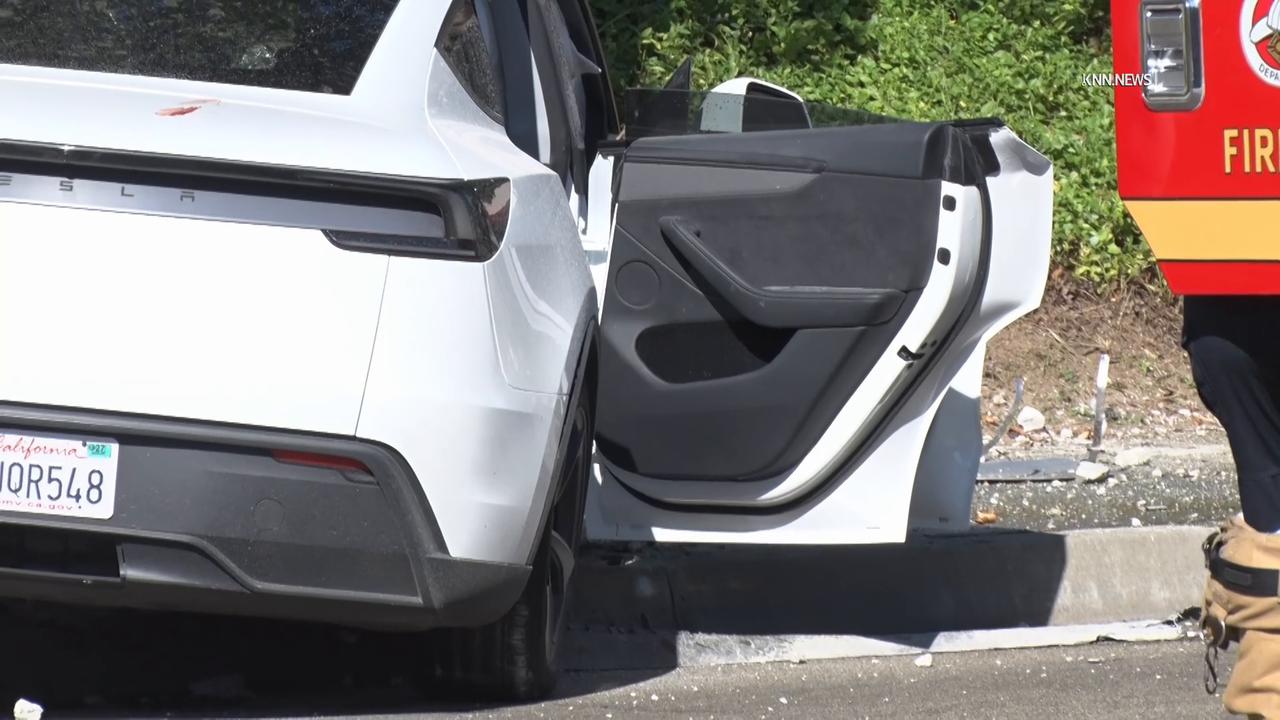 Video thumbnail for US, Los Angeles: Stevenson Ranch Witnesses Report Racing Before Stevenson Ranch Collision Graphic Content.