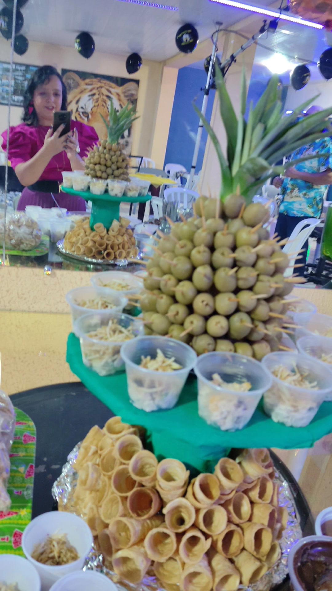 'Video thumbnail for Decoração de mesa de festa com aperitivos'