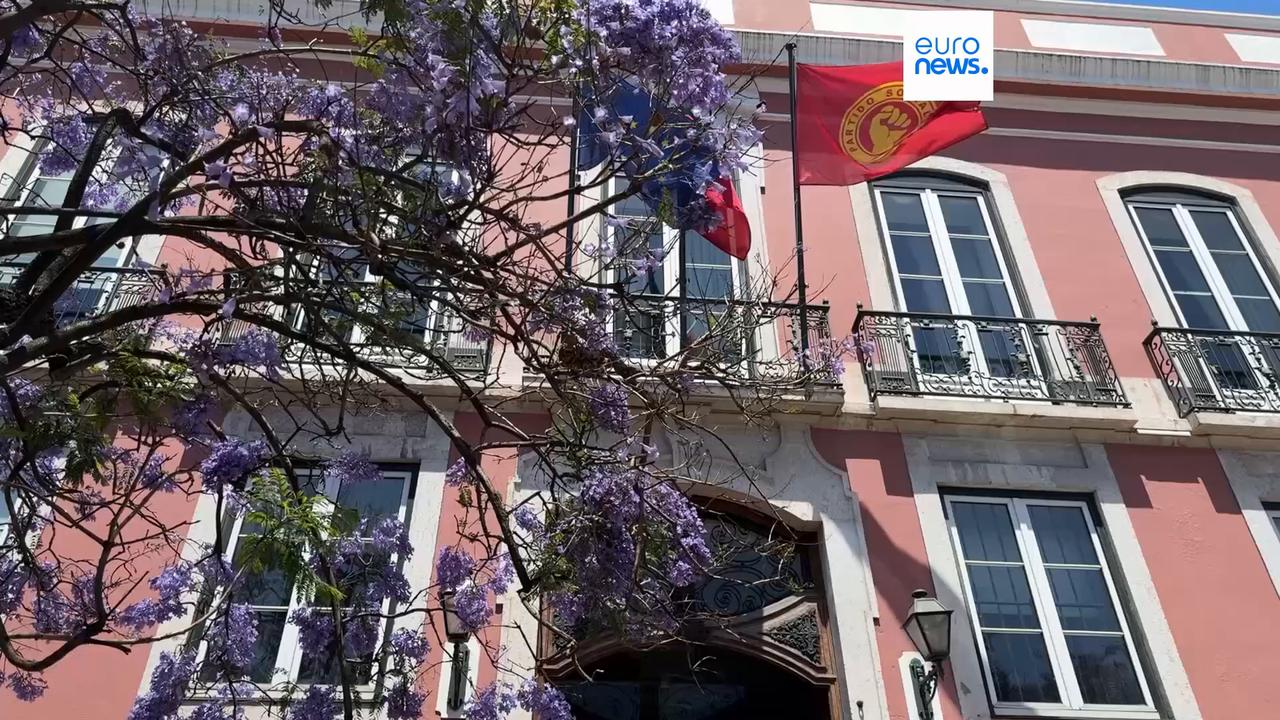 Video thumbnail for Five arrests as Portuguese police investigate alleged corruption within Socialist Party