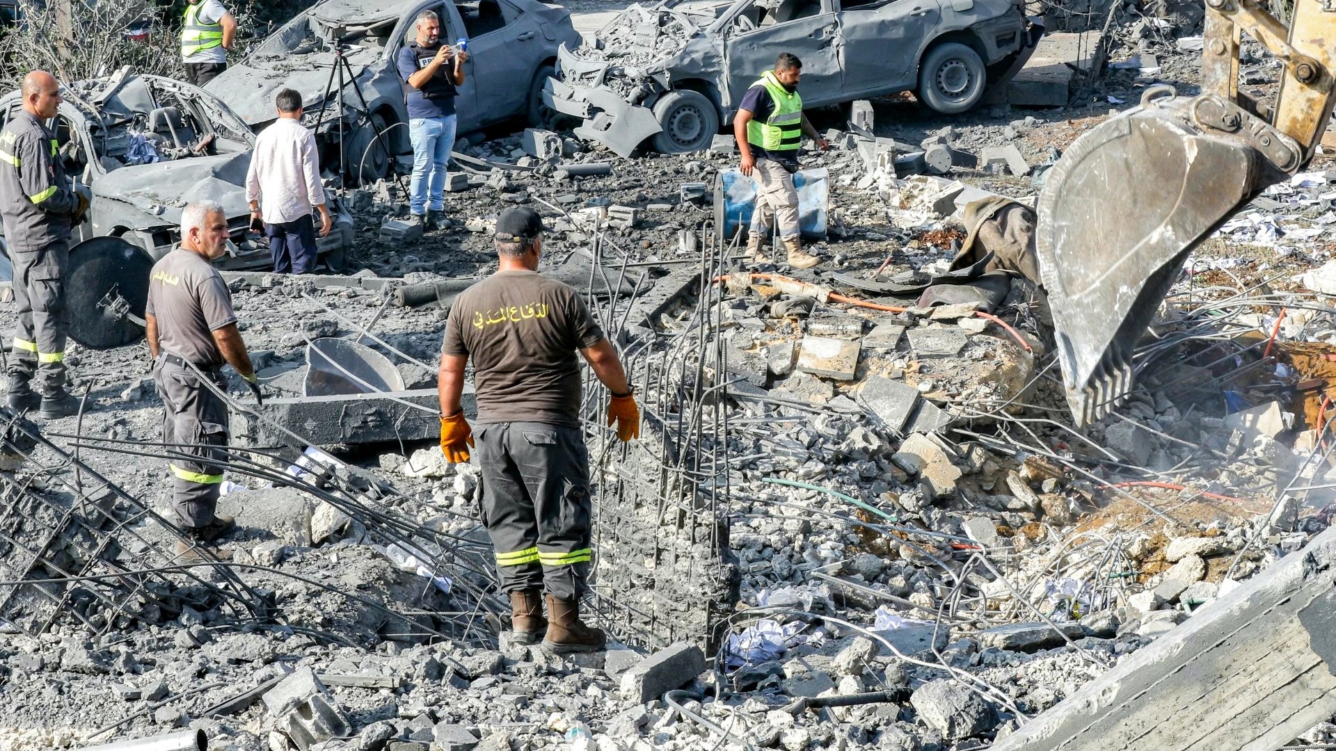 Video thumbnail for Three generations killed in Israeli strike: Death and displacement return to southern Lebanon