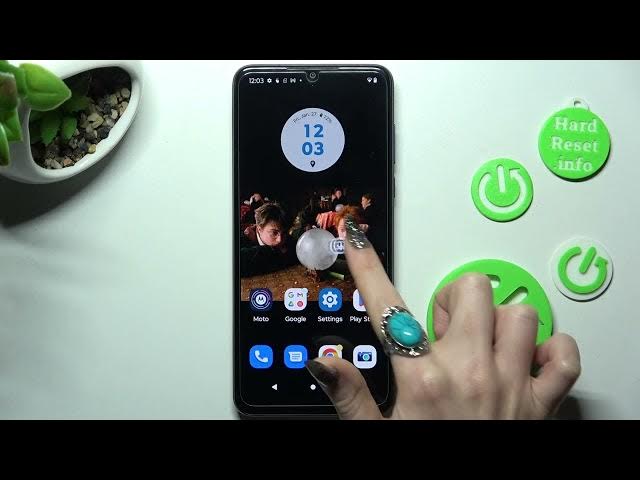 Video thumbnail for How to Enter the One Handed Mode on the MOTOROLA Moto G Pure