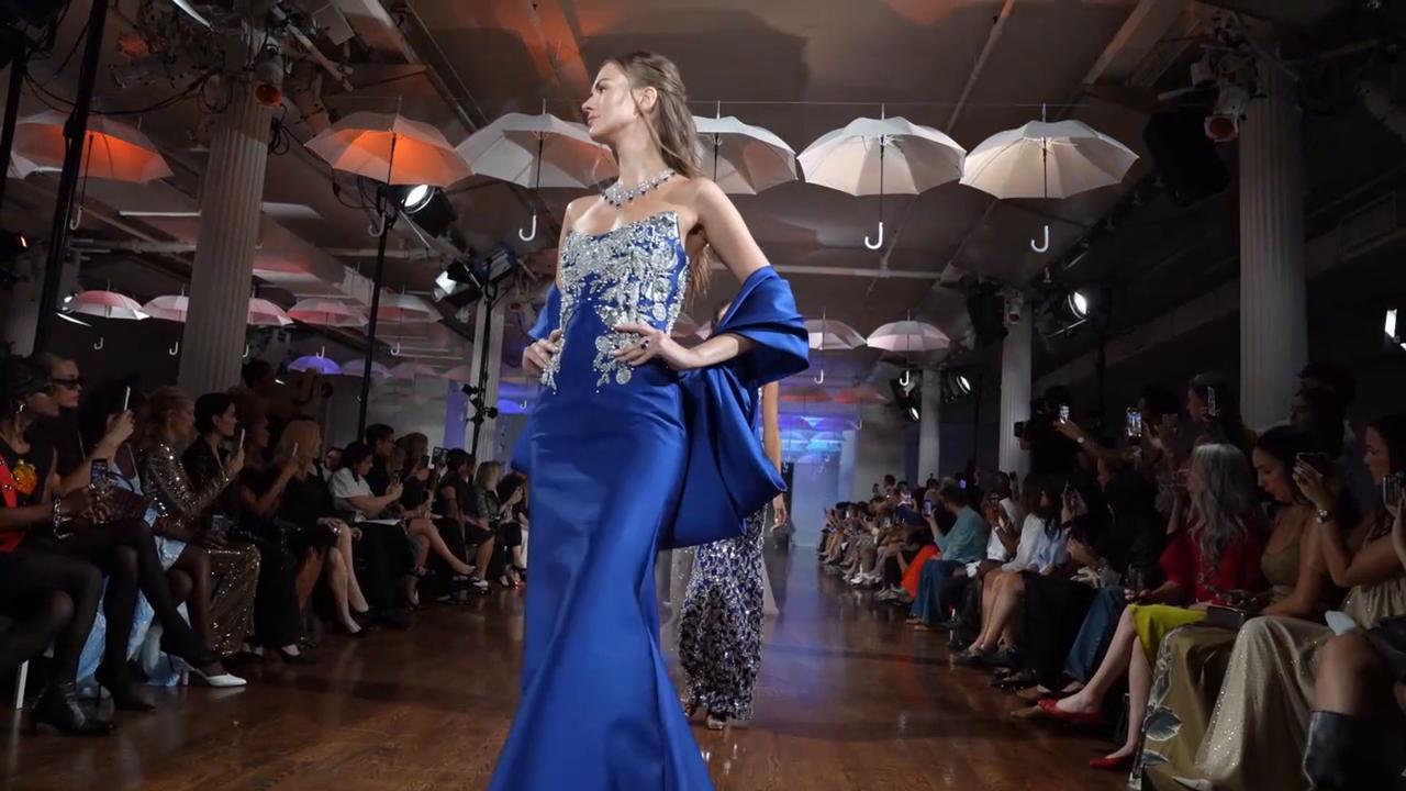 Video thumbnail for Pamella Roland Fashion show Spring/Summer 2.