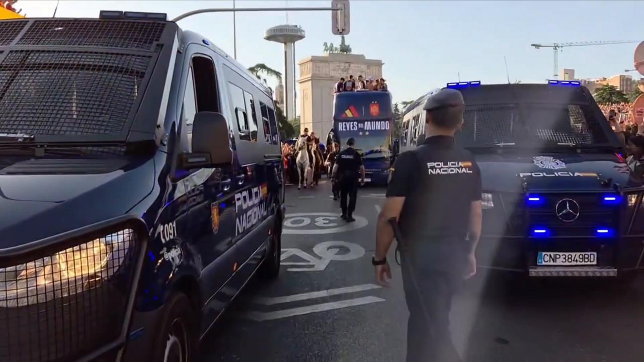 Video thumbnail for Spain: Spain's World Cup-winning squad celebrates 2026 FIFA title with victory parade in Madrid.