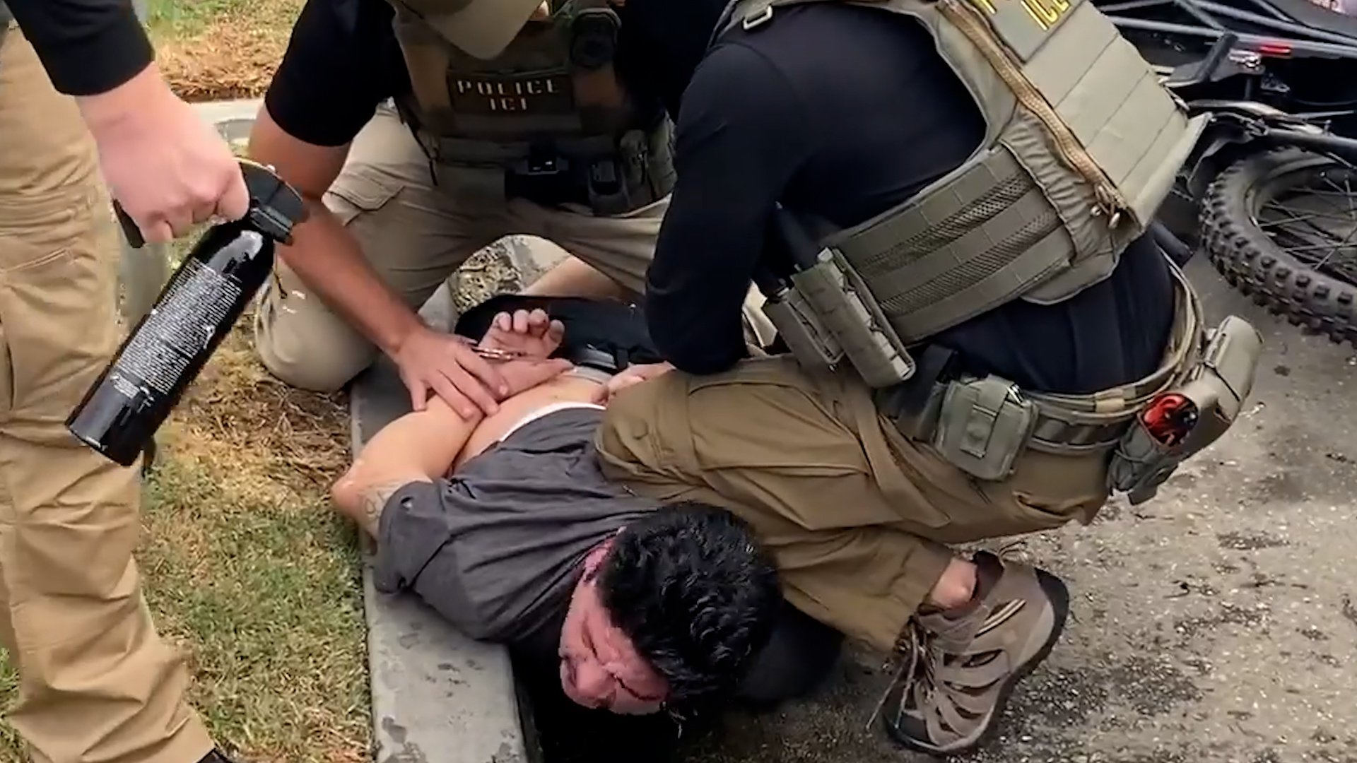 Video thumbnail for Man claims arm broken in violent ICE arrest