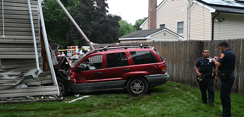 Video thumbnail for Driver suffered medical episode before slamming into Hauppauge home, Suffolk County police say