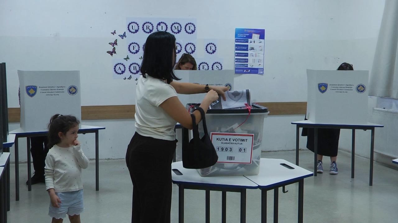Video thumbnail for Voting ends in Kosovo’s snap general election.