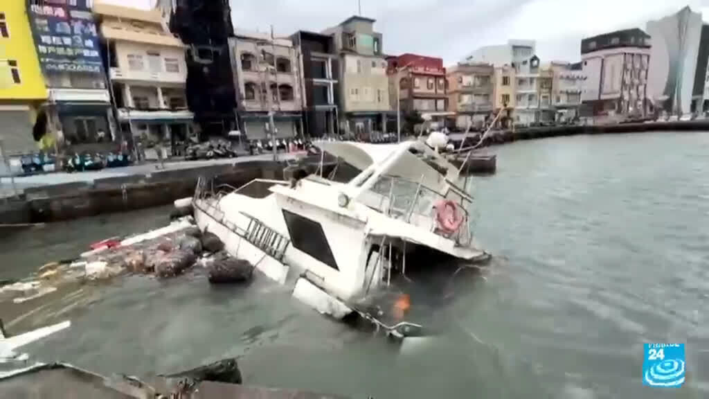 Video thumbnail for Typhoon Champi batters Taiwan