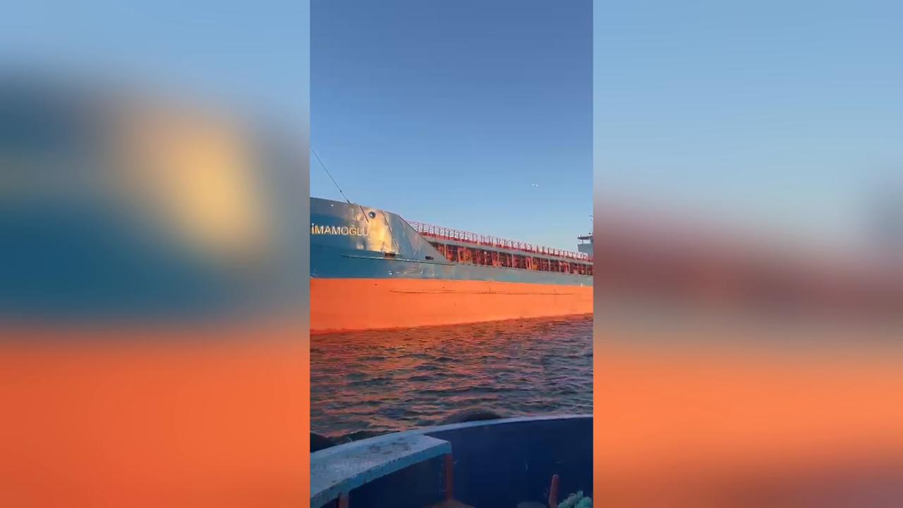 Video thumbnail for Türkiye: 2 commercial ships collide off Istanbul’s Silivri coast, 10 crew members missing.