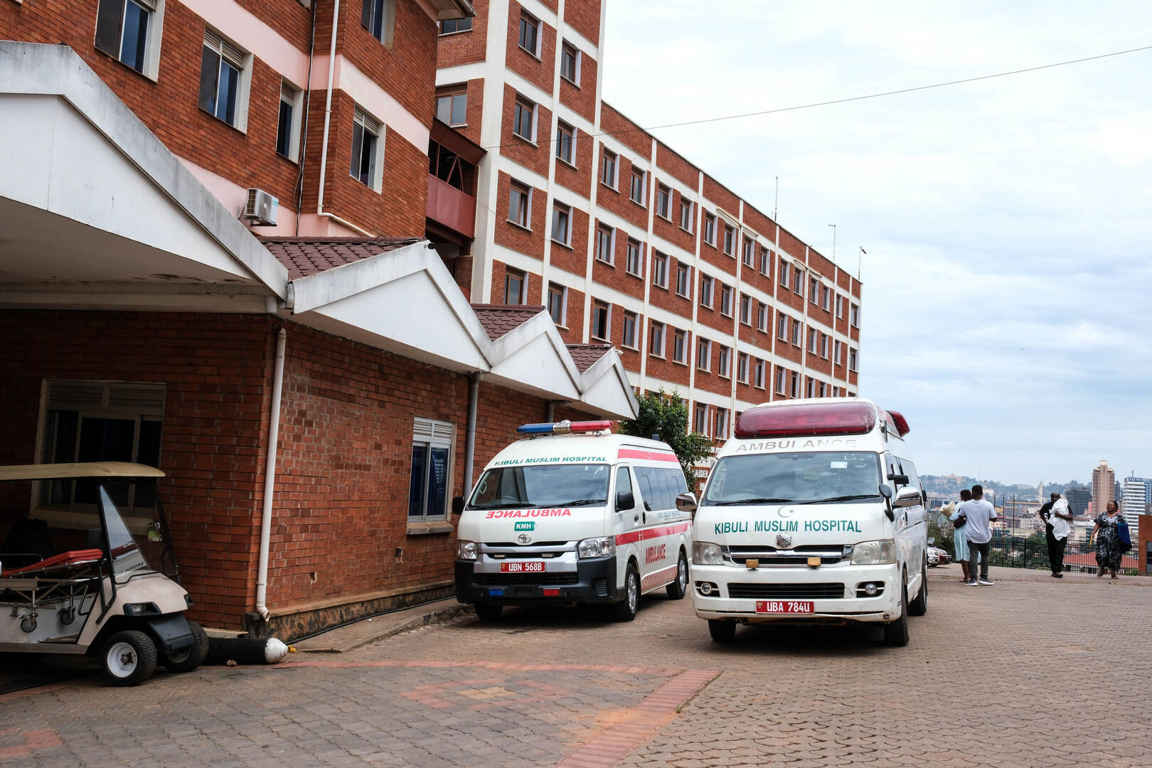 Video thumbnail for Uganda closes border with DRC in an effort to contain Ebola outbreak