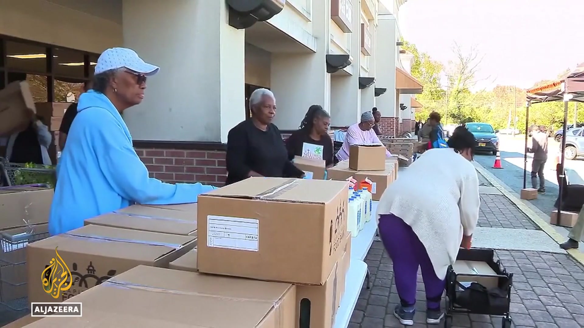 'Video thumbnail for US government shutdown: Federal workers turn to food banks to make ends meet'
