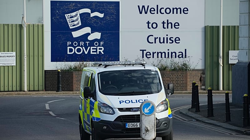 Video thumbnail for Masked anti-immigration protesters disrupt UK's Dover port