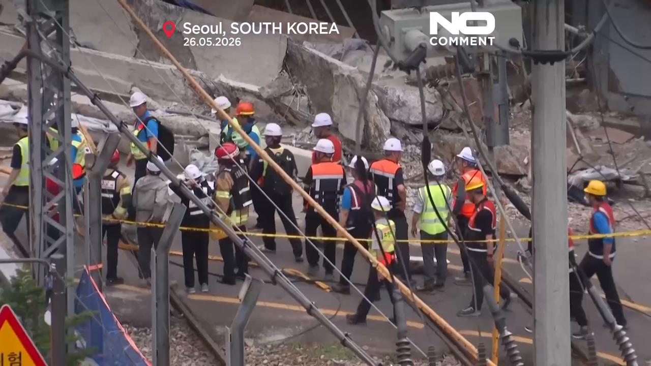 Video thumbnail for South Korea overpass collapse kills three in Seoul