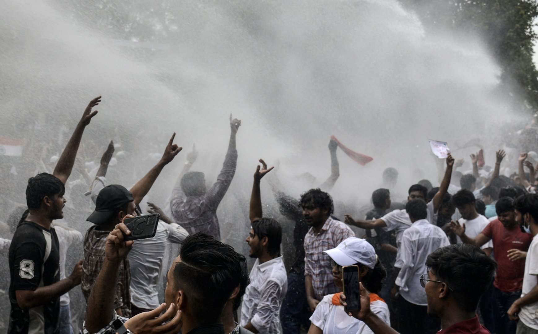 Video thumbnail for Water cannon deployed at India education system protests