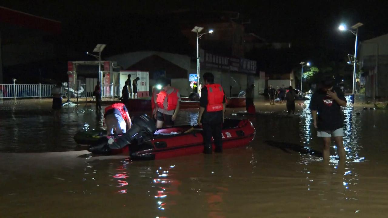 Video thumbnail for China: Floods in south China's Guangxi leave 39 dead, 9 reportedly missing: authorities.