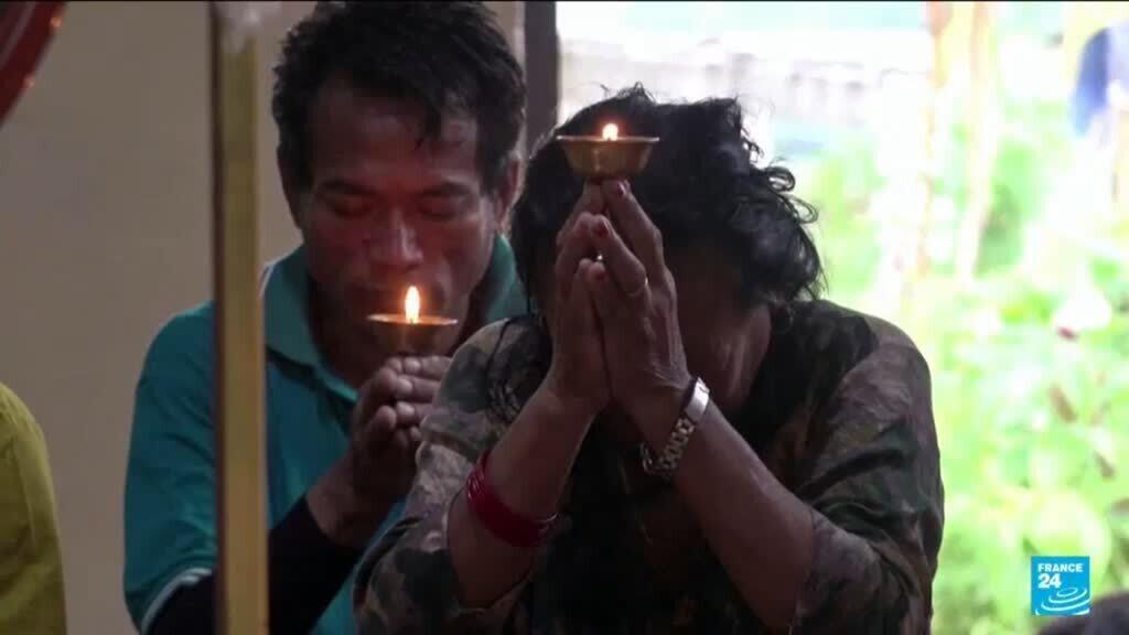 Video thumbnail for Nepal holds a day of mourning as rescuers continue search for flood missing