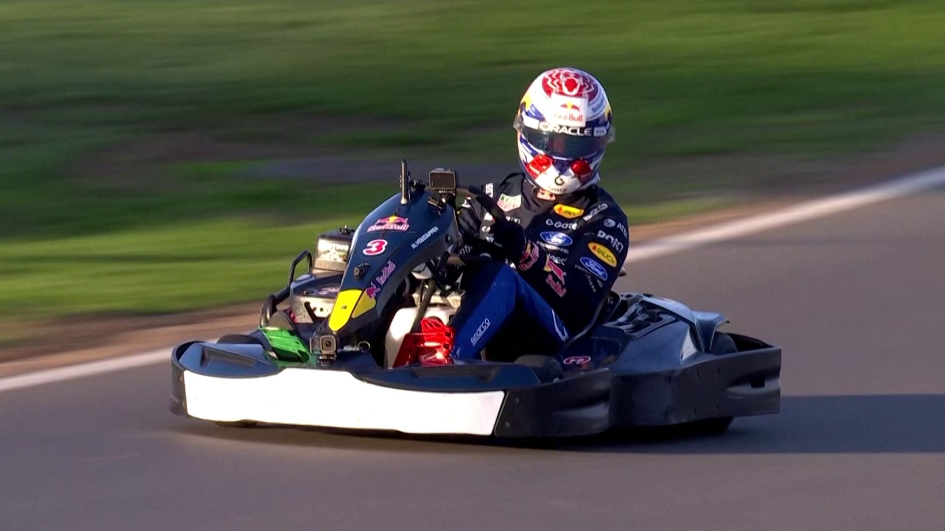Video thumbnail for Verstappen beats 100 go-karters in fun Silverstone race