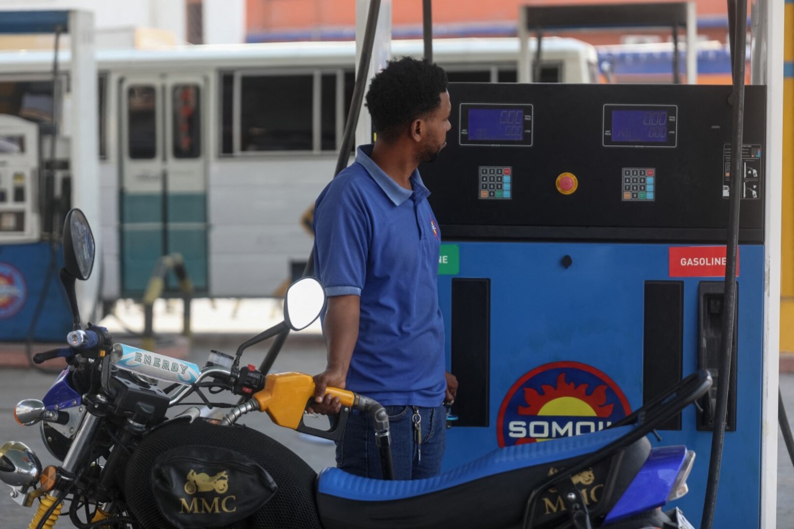 Video thumbnail for Fuel crisis in Somalia: Prices surge sharply impacting business & households