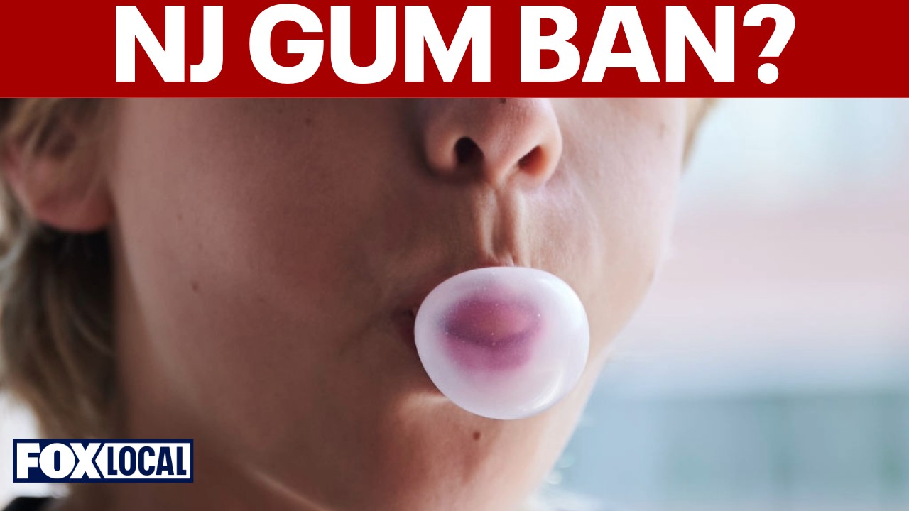 Video thumbnail for New Jersey bill threatens to ban chewing gum