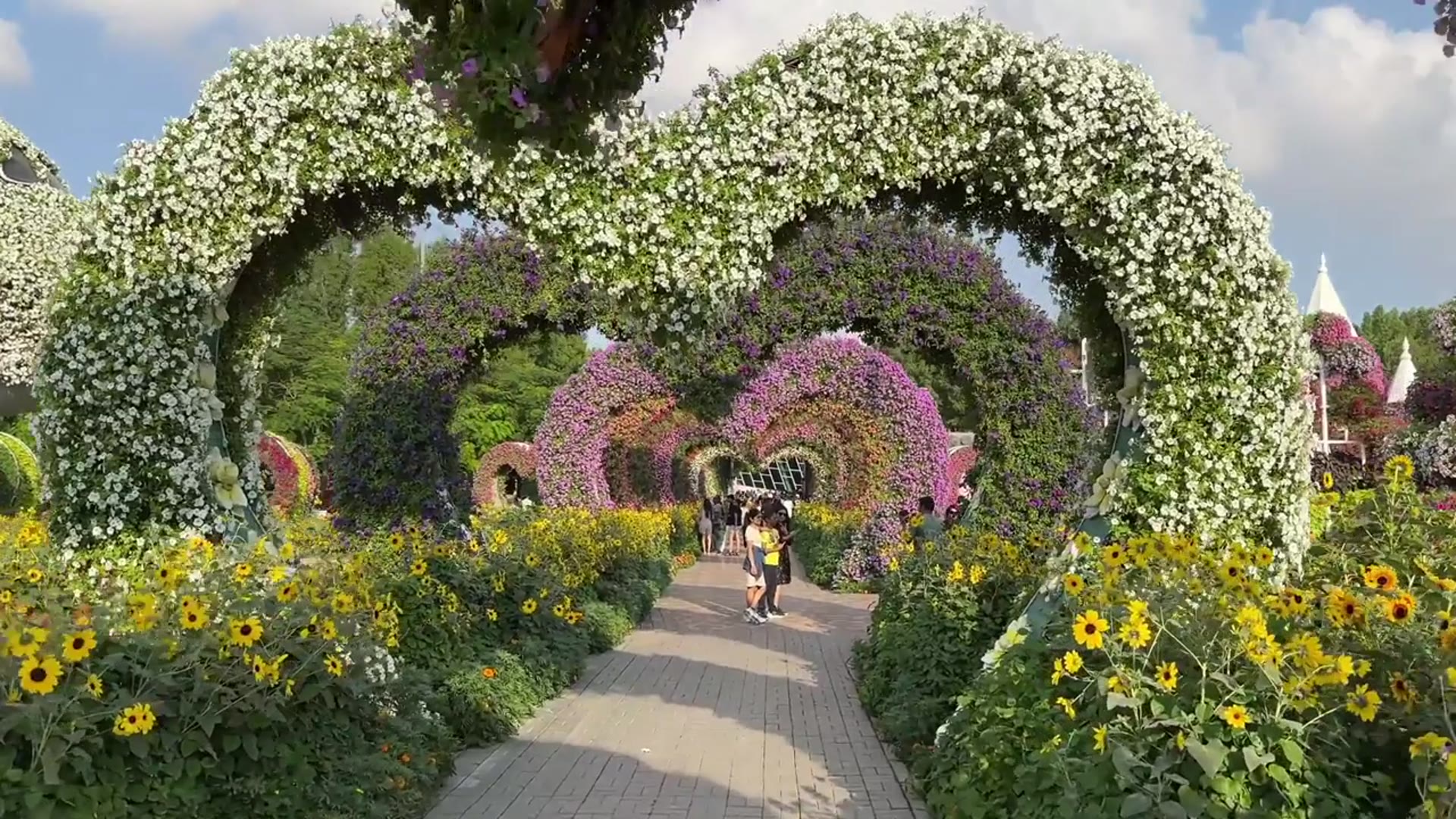 'Video thumbnail for Do's & Don'ts of Visiting Dubai UAE 2025'