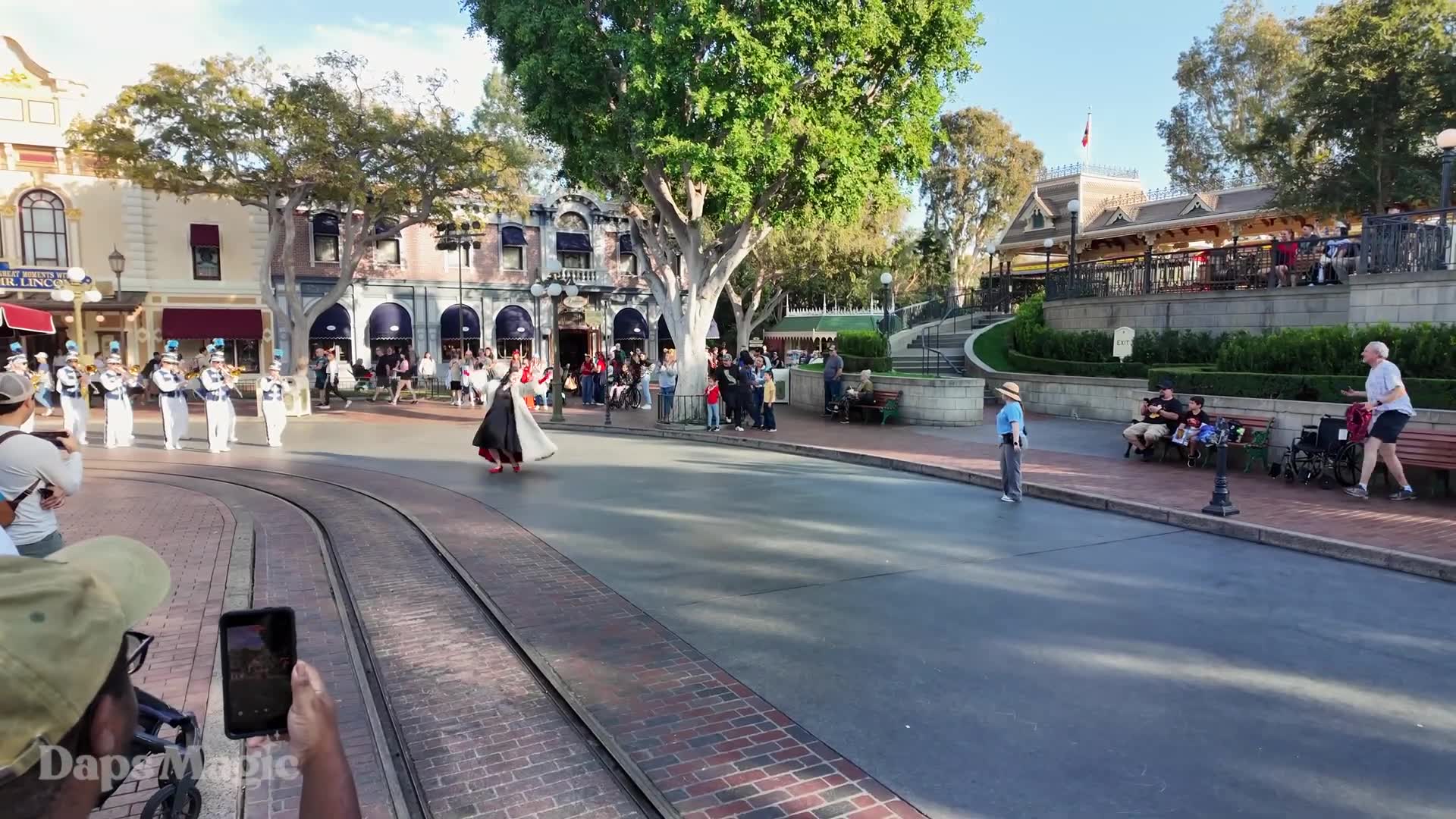 'Video thumbnail for Cruella De Vil | Disneyland Band & Cruella | Disneyland Resort 2025 4K'