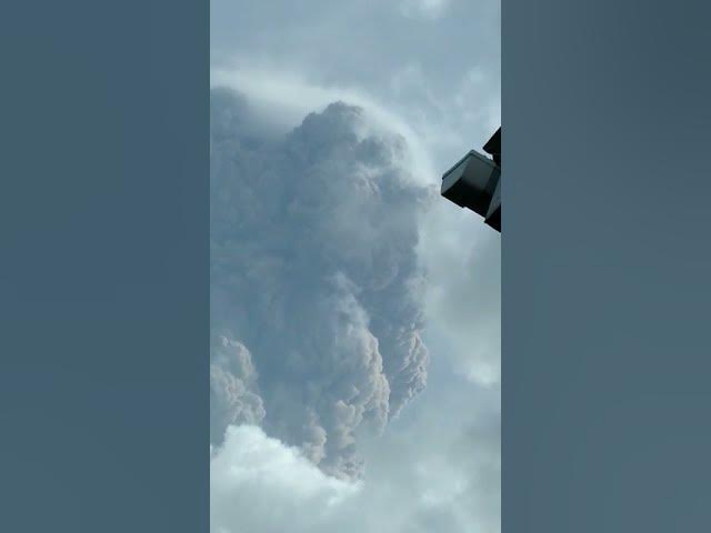Video thumbnail for Eruption of Soufrière St. Vincent volcano 9 April 2021