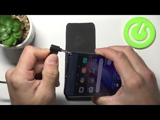 Video thumbnail for How to Connect Headphones to Honor 8? With Jack 3.5mm Input