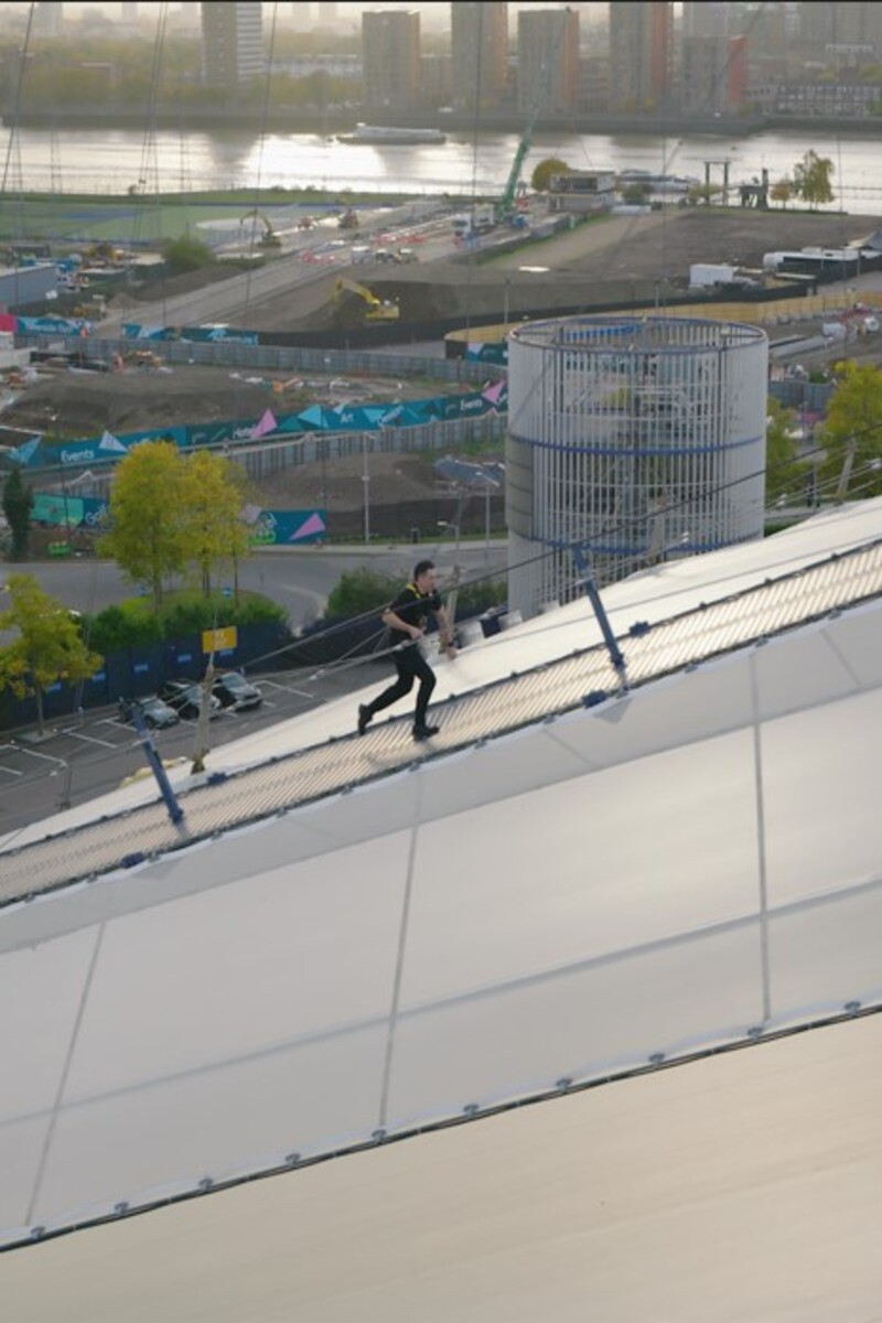 Video thumbnail for Fastest time to climb and descend the O2  4 minutes 40.79 seconds by Josh Patterson