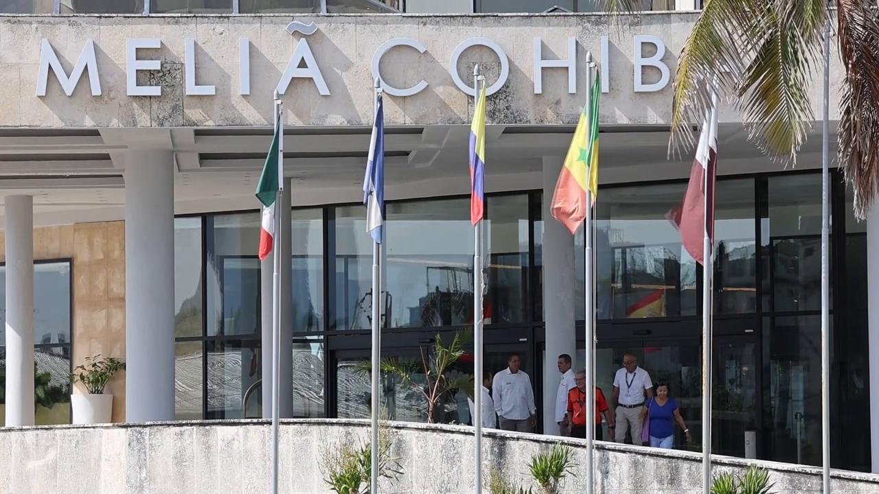 Video thumbnail for Cuba: Spanish hotel announces total withdrawal from Cuba after three decades.