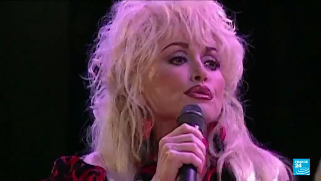 Video thumbnail for America unites in mourning for Dolly Parton