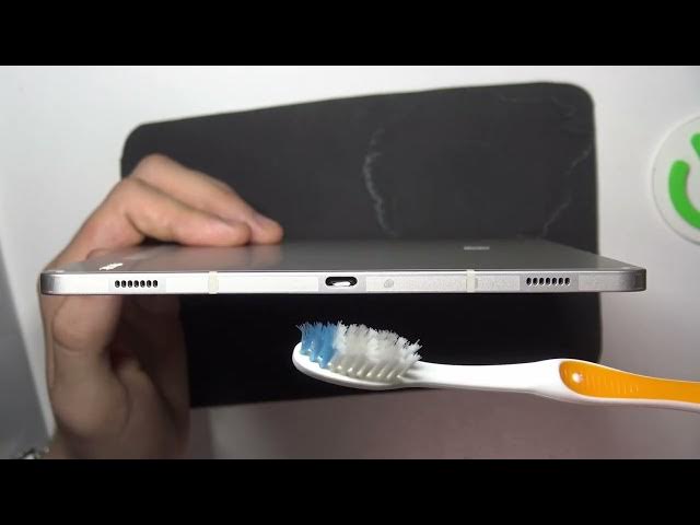Video thumbnail for SAMSUNG Galaxy S9   Clean USB Port using household items MP4