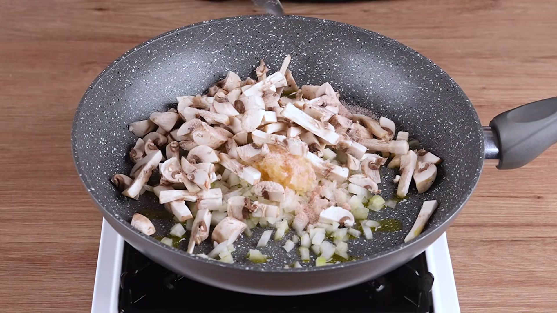 Video thumbnail for Everyone is making cabbage like this after seeing this genius idea(720P HD)