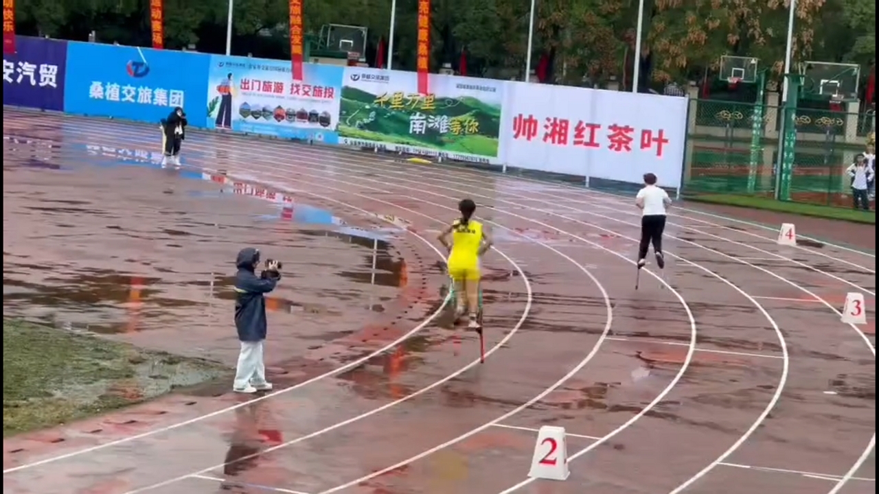 Video thumbnail for Unstoppable Team Wins Stilt Race in Hunan!