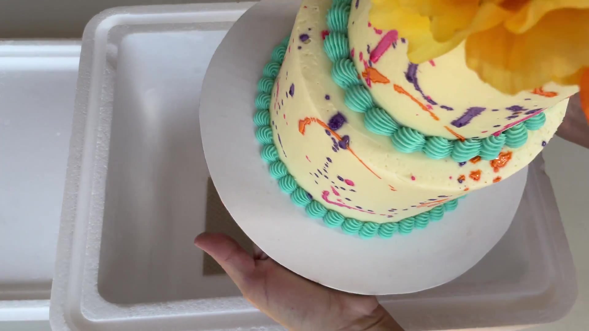 'Video thumbnail for 10 GENIUS Cake Travel Hacks'