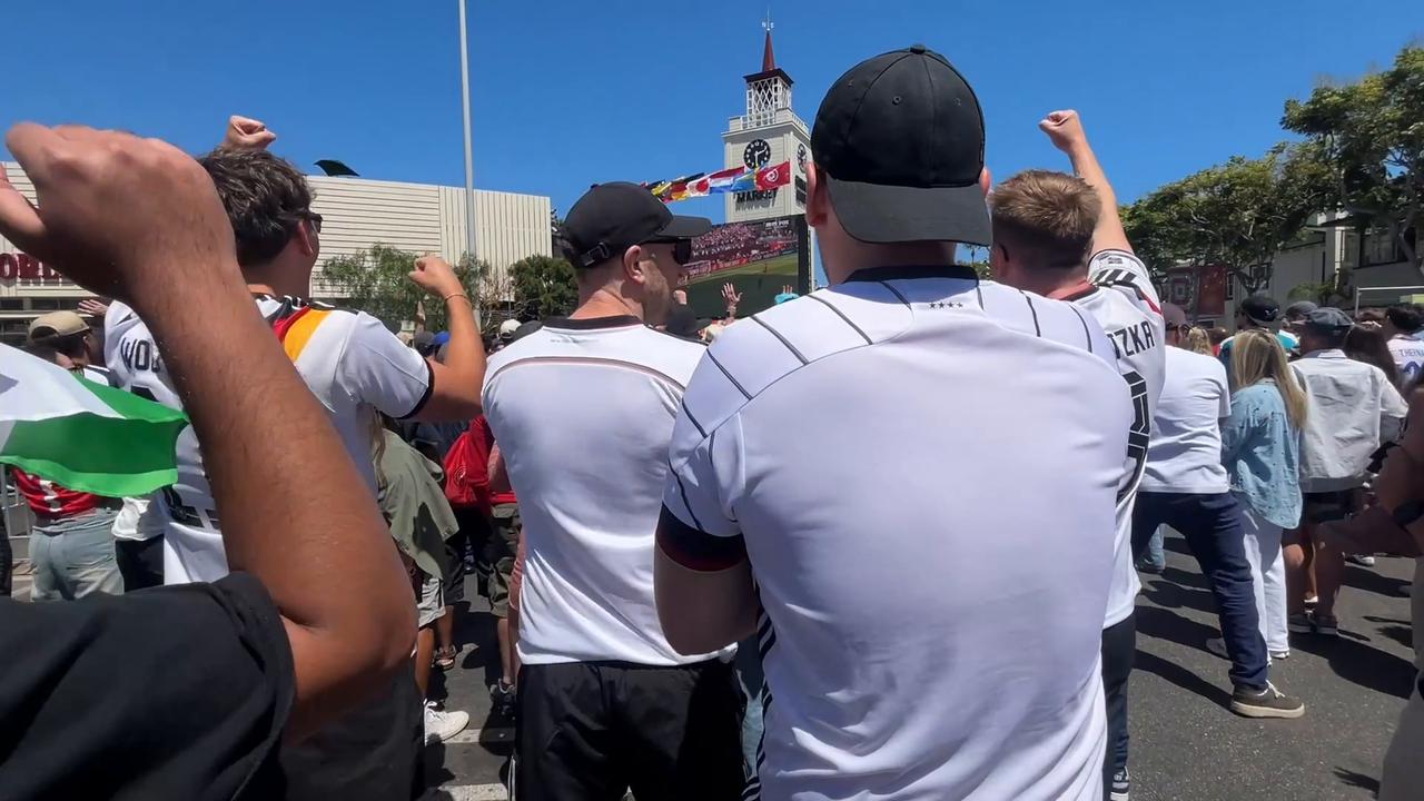 Video thumbnail for US: Fans gather at FIFA World Cup 2026 Fan Zone in Los Angeles for Netherlands-Sweden match (2).