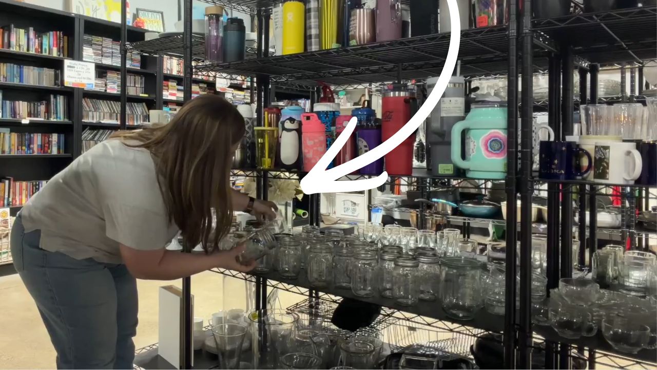 Video thumbnail for Everyone Will Be Running To The Thrift Store For This Upcycled Mason Jar Idea